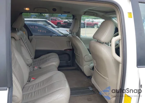 2012 Toyota Sienna Xle V6 8 Passenger z USA, uszkodzony, nr VIN 5TDYK3DCXCS193911